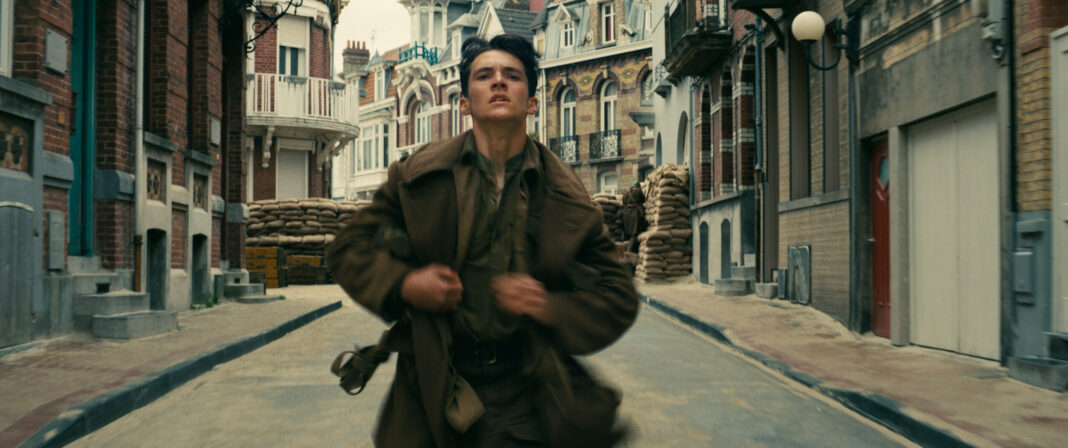 Fionn Whitehead as Tommy in the Warner Bros 'Dunkirk'. © 2017 WARNER BROS