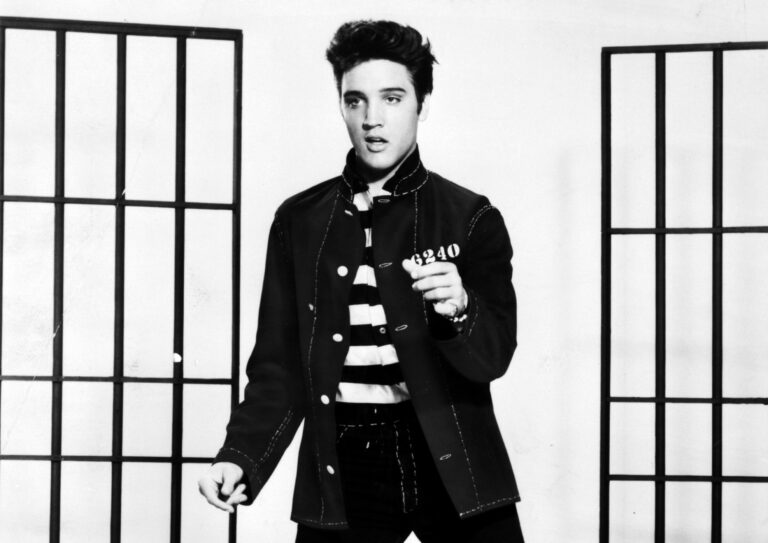 Thousands remember the life of Elvis Presley 40 years after his death