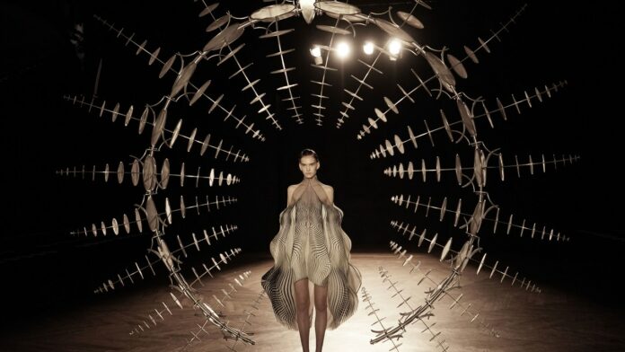 00-story-iris-van-herpen