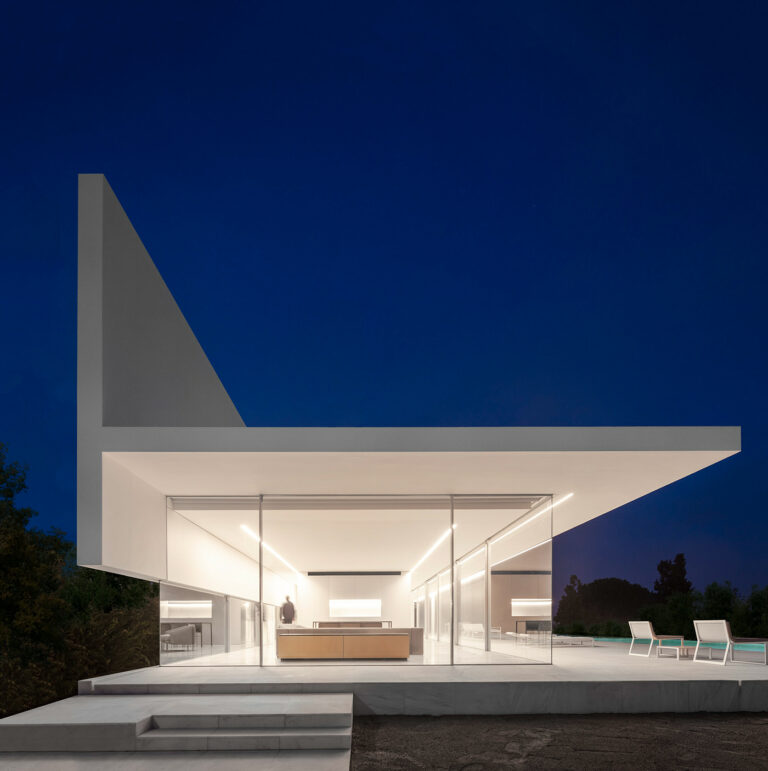 Hofmann House by Fran Silvestre Arquitectos