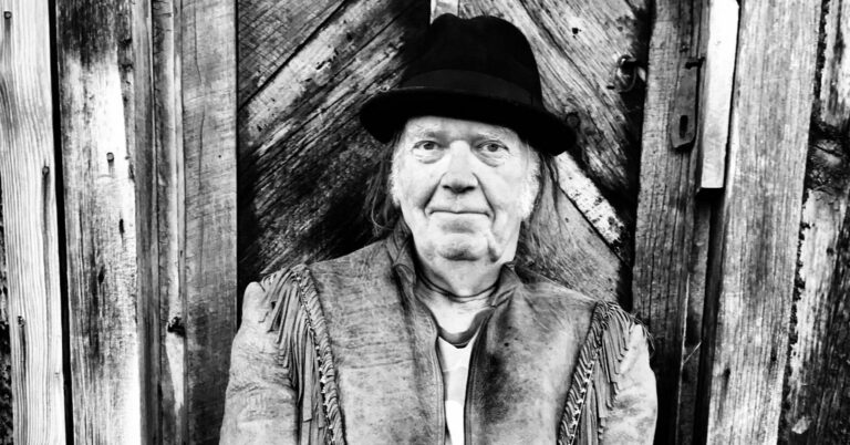 Neil Young Covers Bob Dylan’s ‘The Times They Are A-Changing’