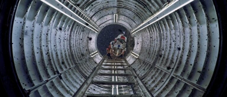 15 Brilliant Stills From The Martian (2016)