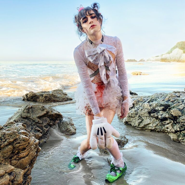 Dasychira Shares Mesmerizing Video for ‘Swirl’