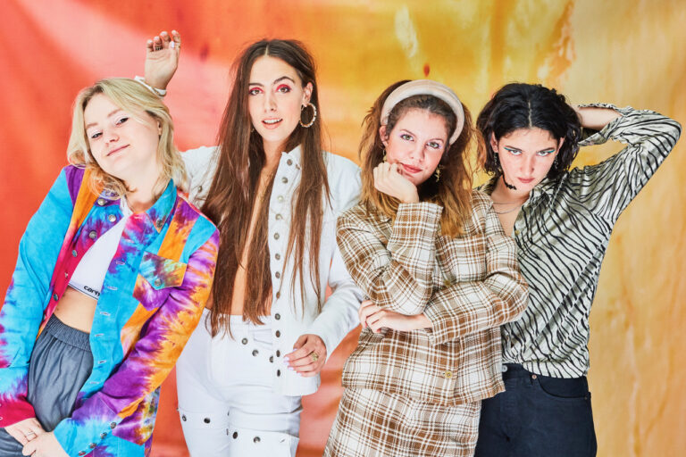 Listen to Hinds Cover The Clash’s Classic ‘Spanish Bombs’