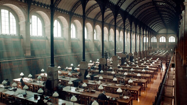 15 Artful Stills From Hugo (2011)