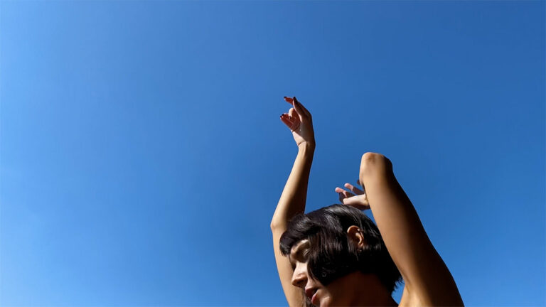 Vania Unveils Music Video for ‘Wonder’