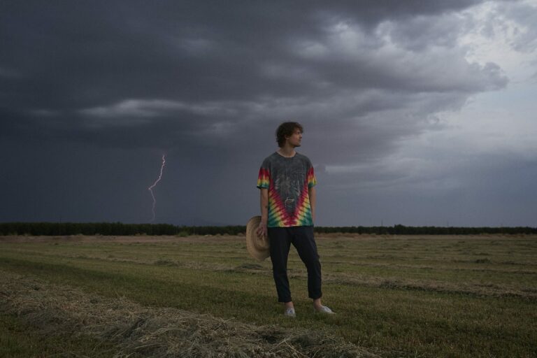 Mav Karlo Premieres Video for Uplifting New Song ‘Wirewalker’
