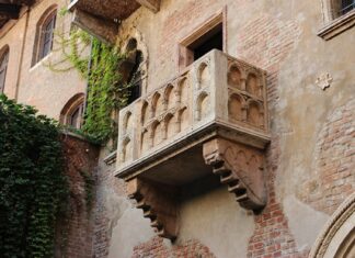 Romeo and Juliet Screen Adaptation: a modern retrospective of the classics