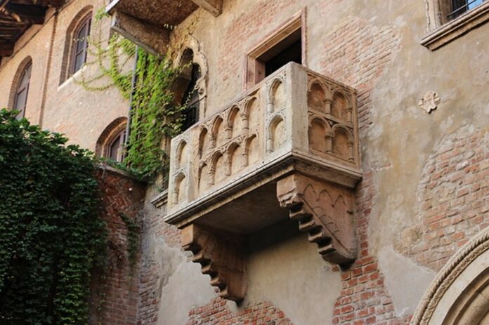 Romeo and Juliet Screen Adaptation: a modern retrospective of the classics