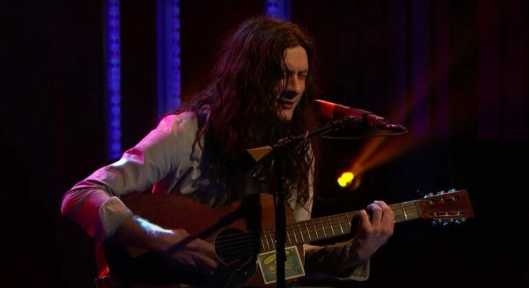 Watch Kurt Vile Cover John Prine’s ‘Speed of the Sound of Loneliness’ on ‘Seth Meyers’