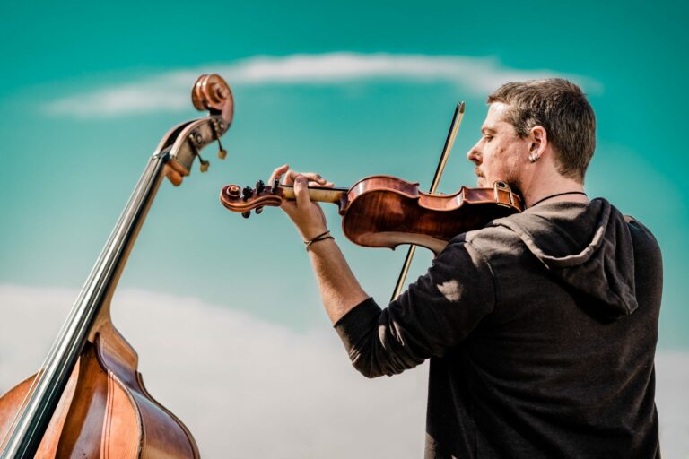 Video Premiere: Neuhaus ‘Solun’