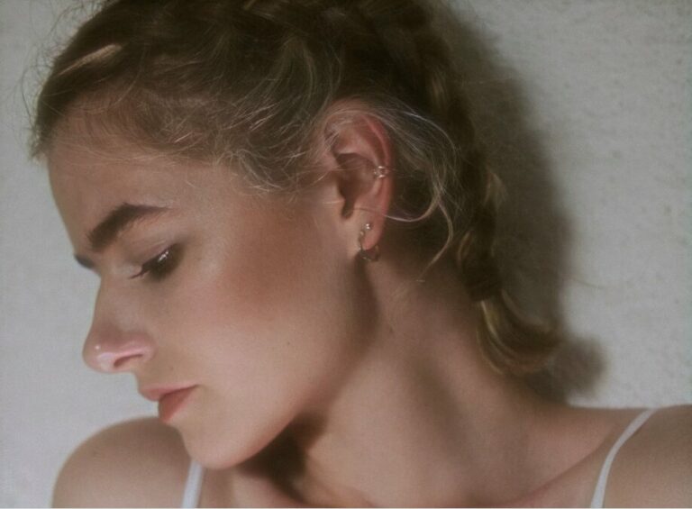 Rosie Carney Covers Radiohead’s ‘Black Star’ and ‘Just’