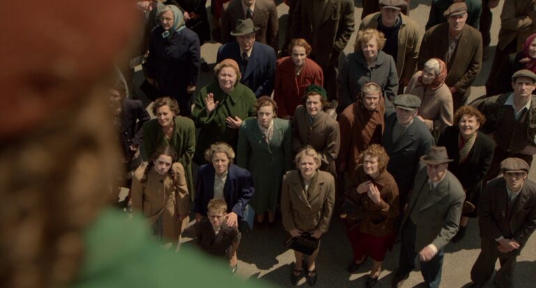 13 Powerful Stills From Brooklyn (2015)
