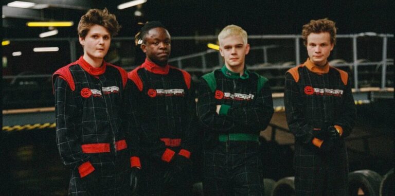 black midi Cover ‘Jingle Bell Rock’ and ‘What Christmas Means to Me’