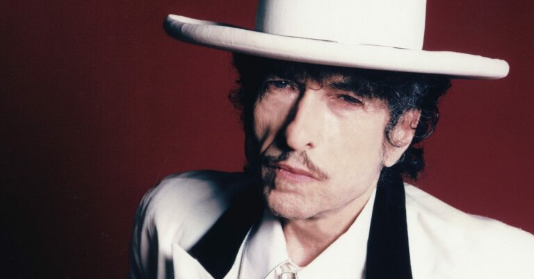 Bob Dylan Sells Entire Songwriting Catalog to Universal Music Publishing