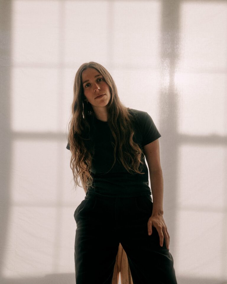 Elori Saxl Releases ‘Wave III’