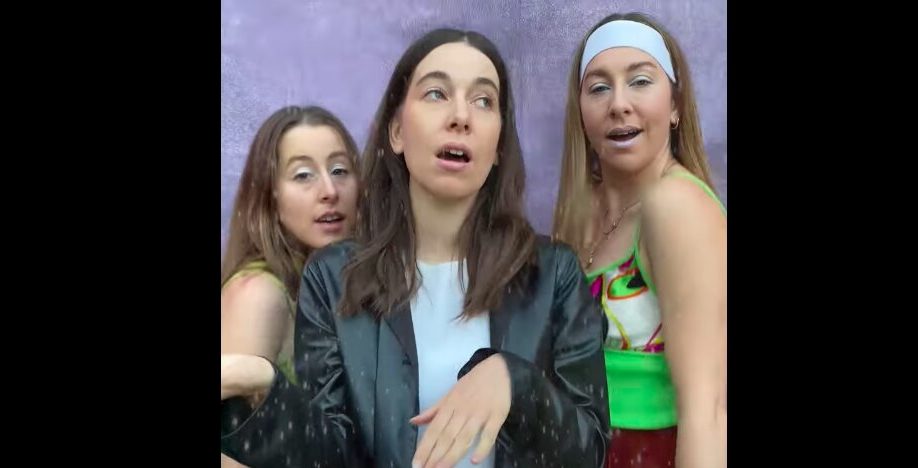 HAIM Recapture the Madness of 2020 on New Song ‘Christmas Wrapping 2020 ...