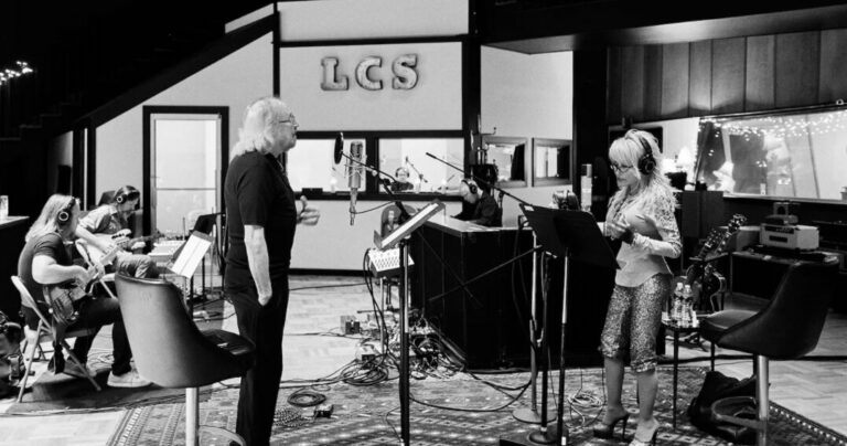Dolly Parton and Barry Gibb Team Up on New Version of Bee Gees’ ‘Words’