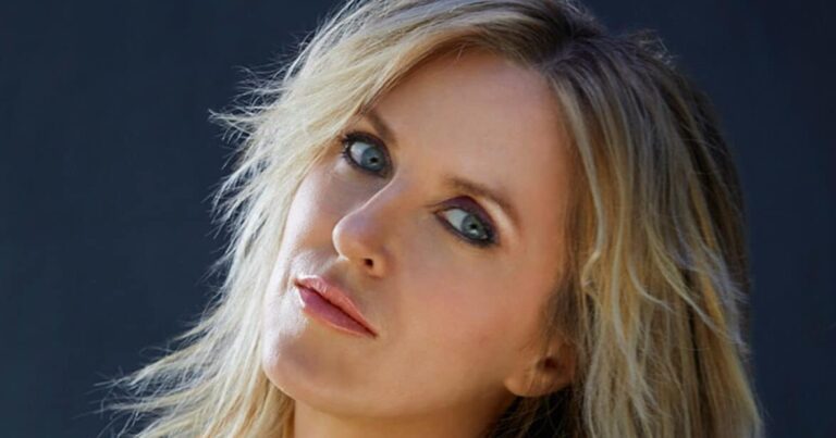 Liz Phair Cancels Tour with Alanis Morissette and Garbage