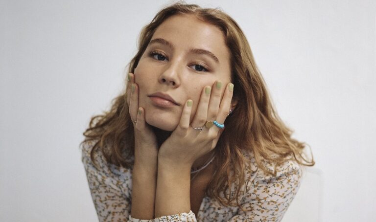 Premiere: mimi bay, ‘pick me up’ ft. Stevan
