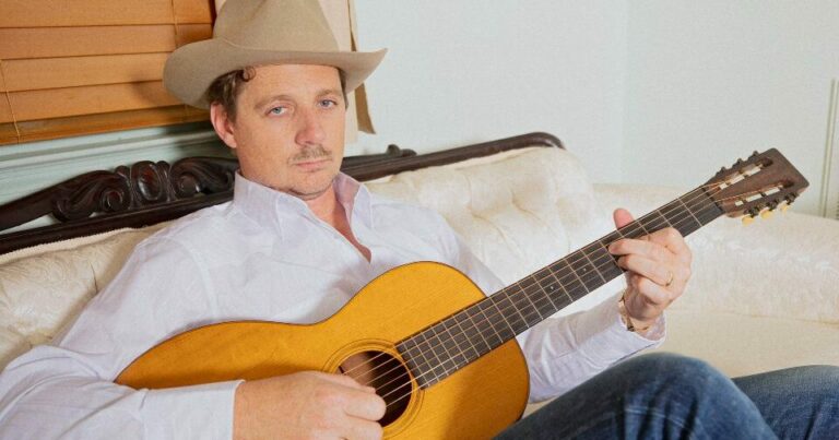 Sturgill Simpson Announces New Album ‘The Ballad of Dood and Juanita’