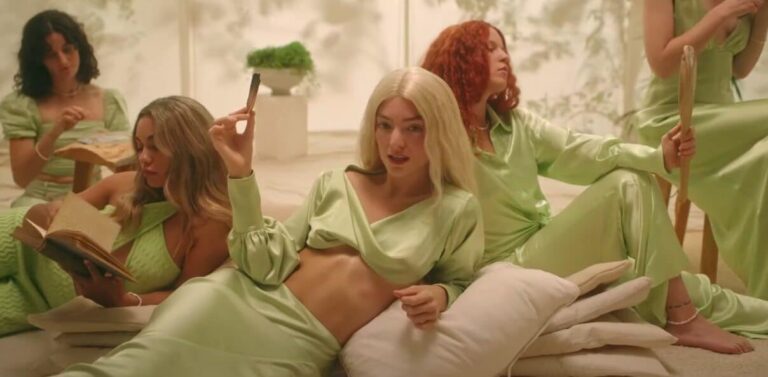 Lorde Releases Video for New Song ‘Mood Ring’