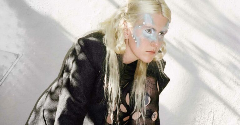 Lala Lala Shares Video for New Single ‘Utopia Planet’