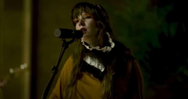 Watch Circuit des Yeux Perform on NPR’s ‘Tiny Desk (Home) Concert’
