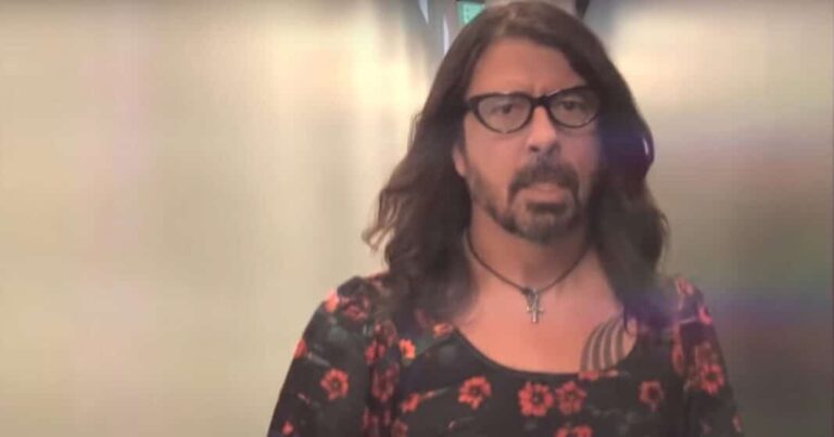 Watch Dave Grohl Cover Lisa Loeb’s ‘Stay (I Missed You)’