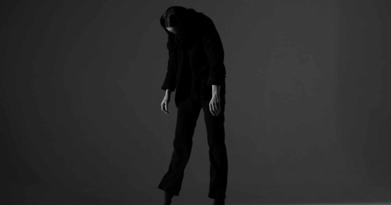 Keeley Forsyth Shares Video for New Song ‘I Stand Alone’