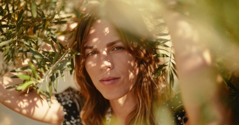 Melody’s Echo Chamber Announces New Album ‘Emotional Eternal’, Shares New Song