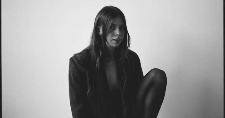 Tomberlin Releases New Single ‘idkwntht’