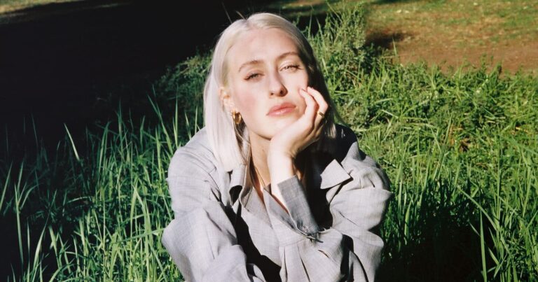 Violet Skies Releases New Single ‘The Internet’