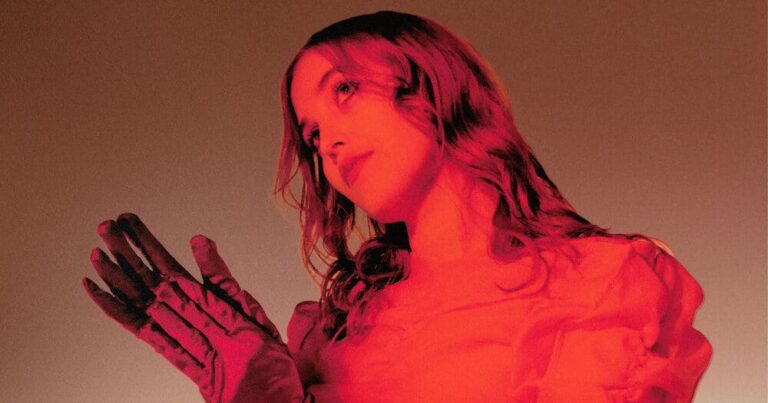 Hatchie Shares New Song ‘Giving the World Away’