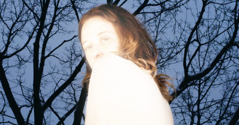Helena Deland Releases New Single ‘Swimmer’