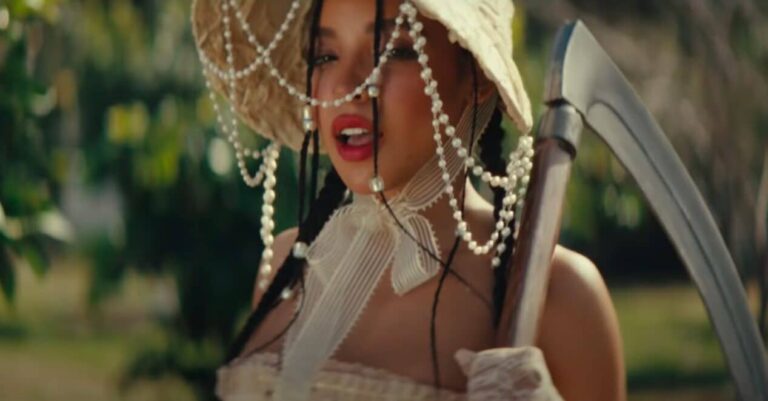 Tinashe Shares Video for New Song ‘Naturally’