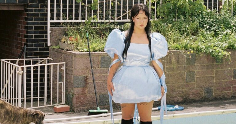 Mallrat Announces Debut Album ‘Butterfly Blue’, Shares New Single ‘Teeth’