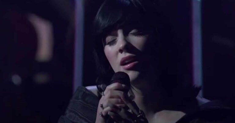 Watch Billie Eilish and Finneas Perform ‘No Time to Die’ at 2022 Oscars