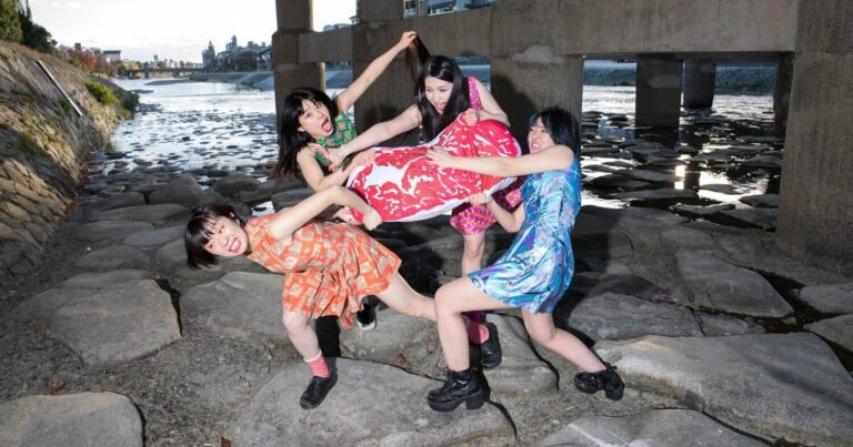 Otoboke Beaver Share Video for New Single ‘PARDON?’