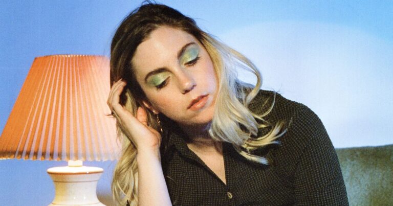 Deanna Petcoff Releases New Single ‘Trash Bag’