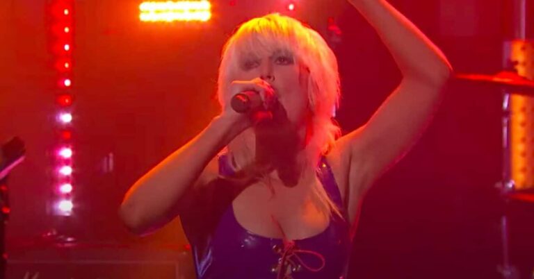Watch Amyl and the Sniffers Perform ‘Hertz’ on ‘Seth Meyers’