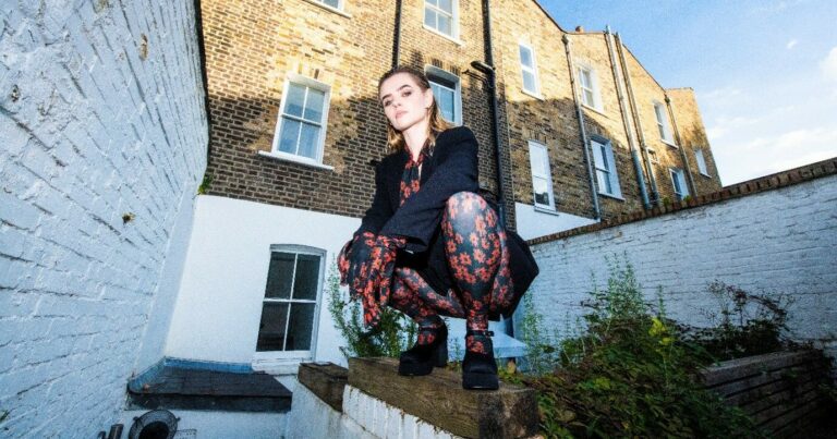 Rosie Carney Shares New Single ‘break the ground’