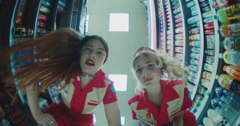 Wet Leg Share Video for New Single ‘Ur Mum’