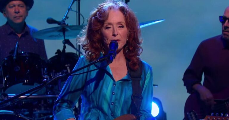 Watch Bonnie Raitt Perform ‘Livin’ for the Ones’ on ‘Ellen’