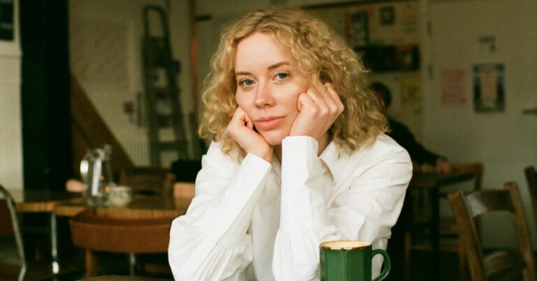 Lizzie Reid Announces New EP ‘Mooching’, Shares New Single ‘How Do I Show My Love?’