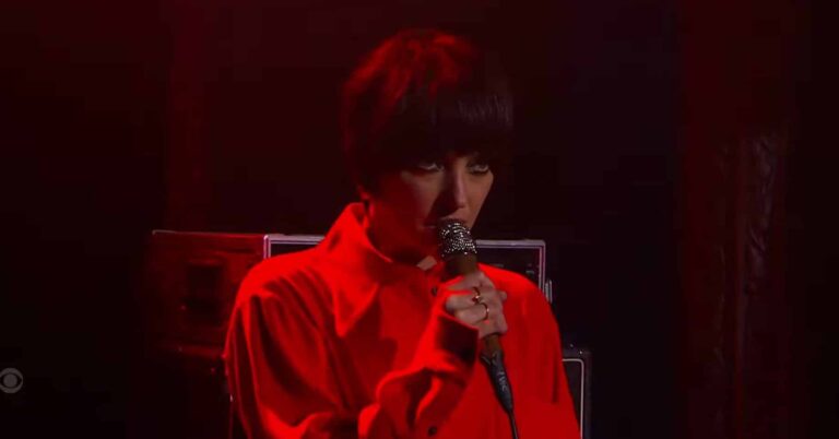 Watch Sharon Van Etten Perform ‘Mistakes’ on ‘Colbert’