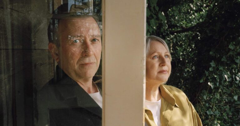 Sun’s Signature (Elizabeth Fraser and Damon Reece) Release New Song ‘Underwater’