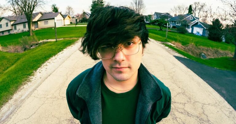 snow ellet Releases New Song ‘Can’t Hear the Phone’