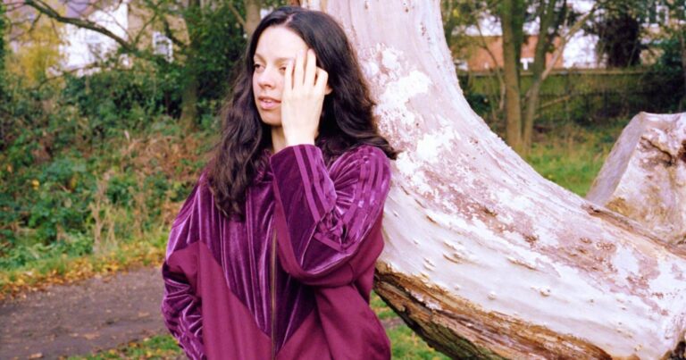 Tirzah Unveils New Song ‘Ribs’