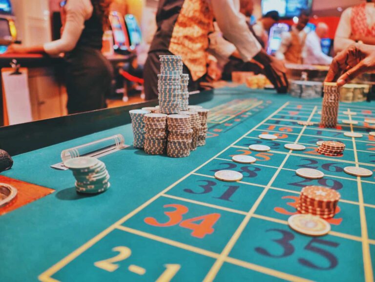 A Brief Analysis of the Casino Royale Poker Scene